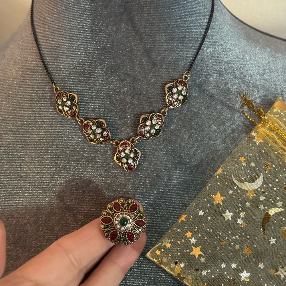 Unbranded Antique-Style Necklace and Ring Set